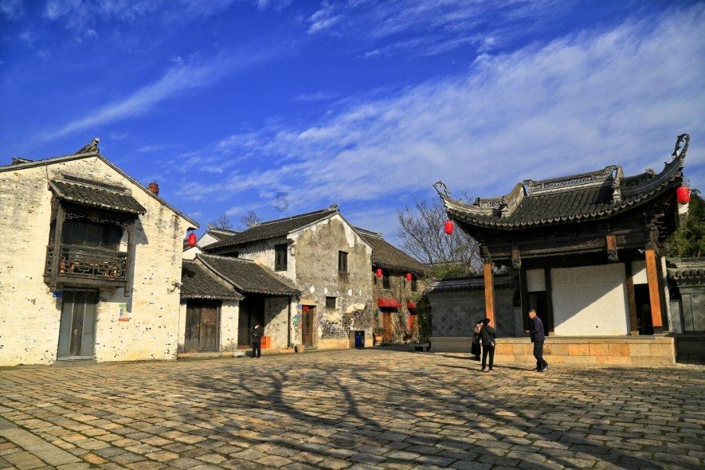 凛冬的逃亡与宿命狂舞曲，李端正《不休》登录文坛或成后现代文学新势力